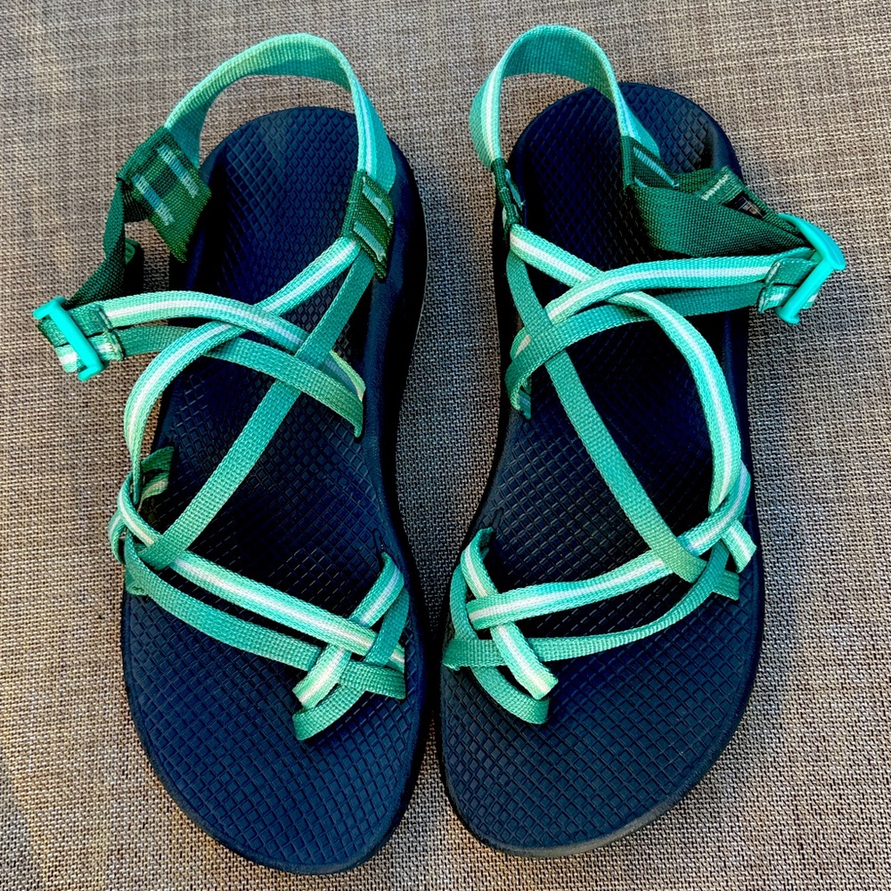 Chaco Green and white Women's Sandals.
Great for outdoor adventures!